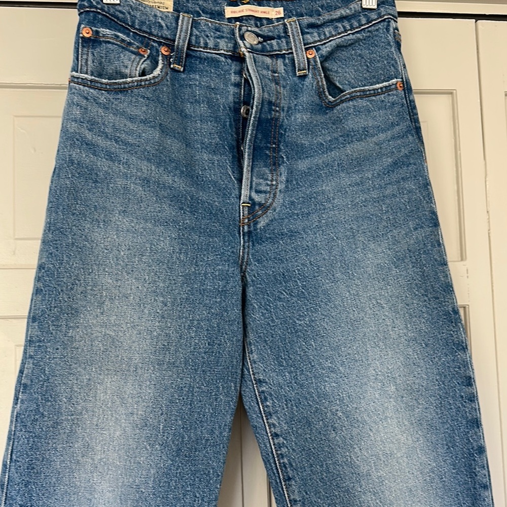 Classic Levi’s Blue Denim Jeans - Picture 2 of 5